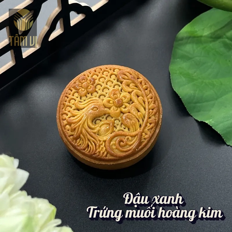 Bánh trung thu healthy nhân đậu xanh trứng muối hoàng kim