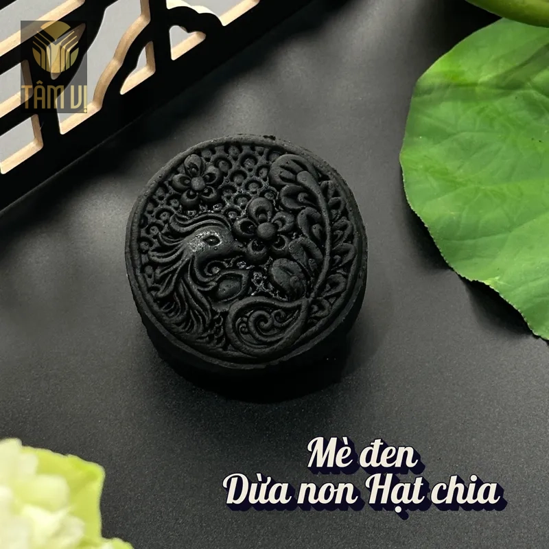 Bánh trung thu healthy nhân mè đen dừa non hạt chia